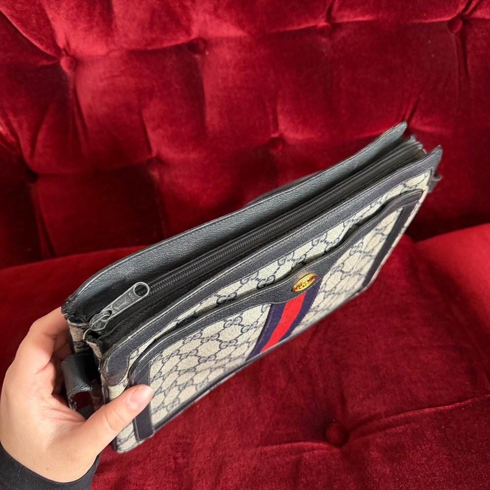 GUCCI GG SUPREME VINTAGE CROSSBODY BAG - Picture 3 of 13